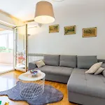 Dijana 1 Bdr With Balcony 公寓