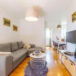 Dijana 1 Bdr With Balcony * 扎达尔