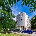 Dijana 1 Bdr With Balcony * 扎达尔