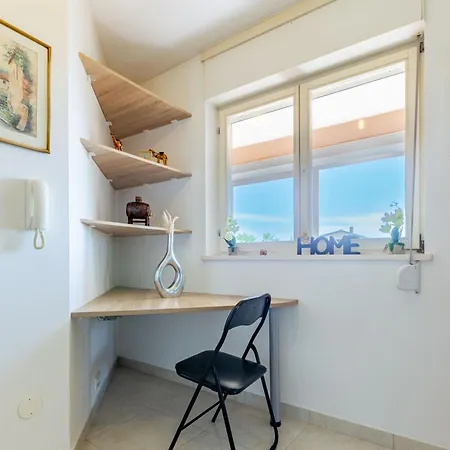 Dijana 1 Bdr With Balcony Apartment *