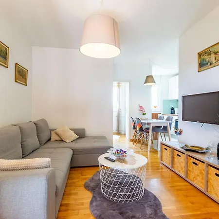 Dijana 1 Bdr With Balcony Lejlighed