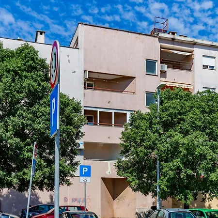 Dijana 1 Bdr With Balcony