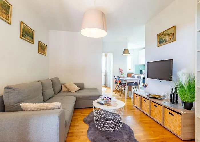 Dijana 1 Bdr With Balcony Apartamento