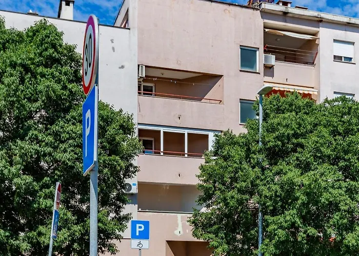 Dijana 1 Bdr With Balcony